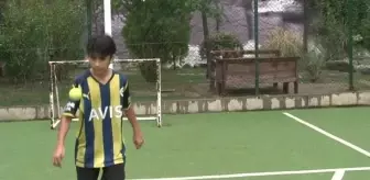 Pendik: 12 yaşındaki Pendikli Ahmet Emin, 120 kez tenis topunu sektiren Messi'nin rekorunu kırdı Pendik: 12 yaşındaki Pendikli Ahmet Emin, 120 kez tenis topunu sektiren Messi'nin rekorunu kırdı