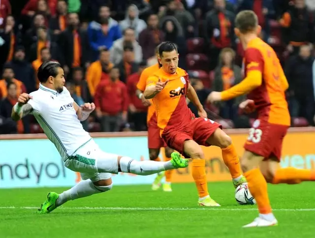 Süper Lig: Galatasaray: 1 İH Konyaspor: 0 (İlk yarı)