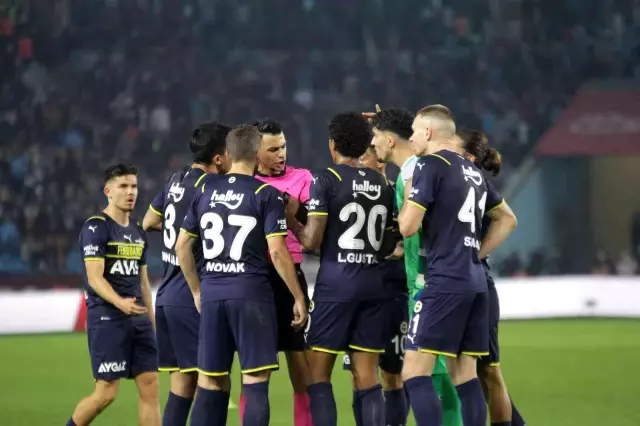 Süper Lig: Trabzonspor: 1 - Fenerbahçe: 1 (İlk yarı)