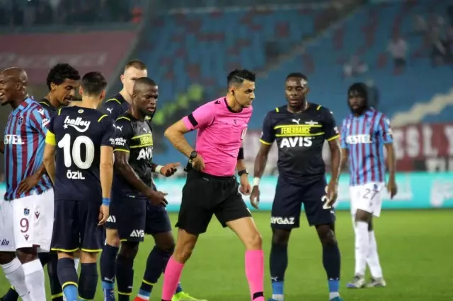 Süper Lig: Trabzonspor: 1 - Fenerbahçe: 1 (İlk yarı)