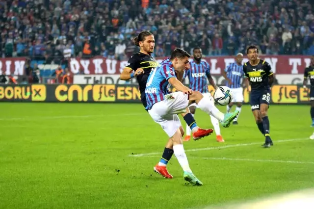 Süper Lig: Trabzonspor: 1 - Fenerbahçe: 1 (İlk yarı)