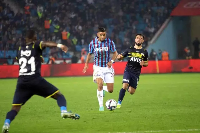 Süper Lig: Trabzonspor: 1 - Fenerbahçe: 1 (İlk yarı)