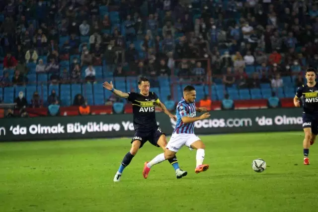 Süper Lig: Trabzonspor: 1 - Fenerbahçe: 1 (İlk yarı)