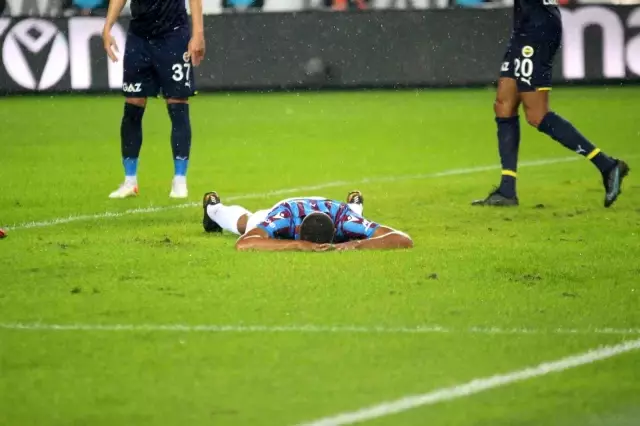 Süper Lig: Trabzonspor: 1 - Fenerbahçe: 1 (İlk yarı)