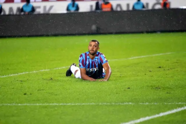 Süper Lig: Trabzonspor: 1 - Fenerbahçe: 1 (İlk yarı)