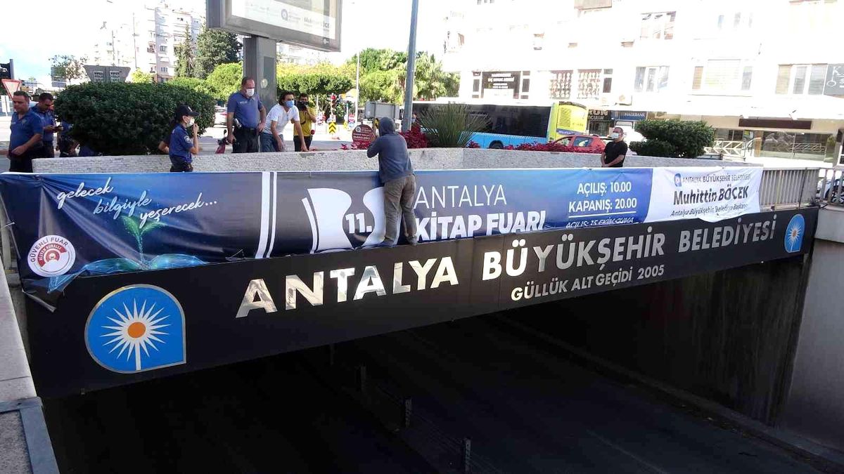 Anlam verilemeyen olay! 'İnsanların tuvalette müstehcen videolarını çekiyorlar' diyerek intihara kalkıştı