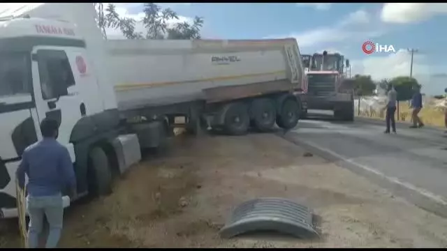 Yoldan çıkan tır yolu trafiğe kapattı