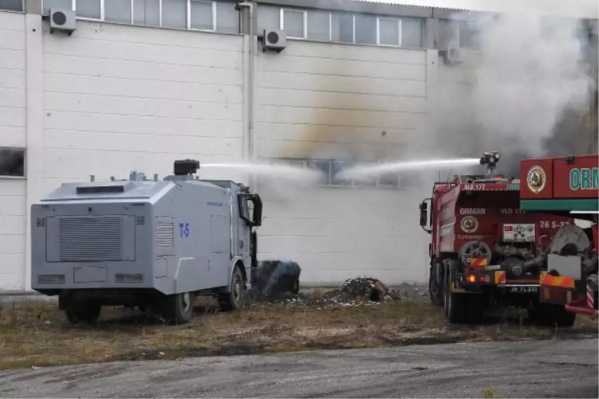 AMBALAJ FABRİKASINDAKİ YANGINA TOMA'LI MÜDAHALE