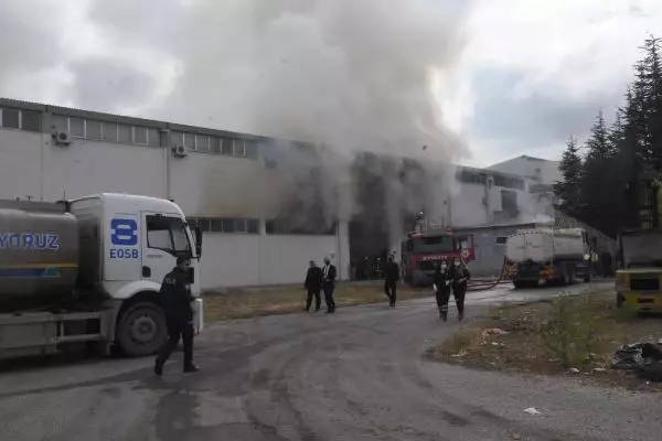 AMBALAJ FABRİKASINDAKİ YANGINA TOMA'LI MÜDAHALE