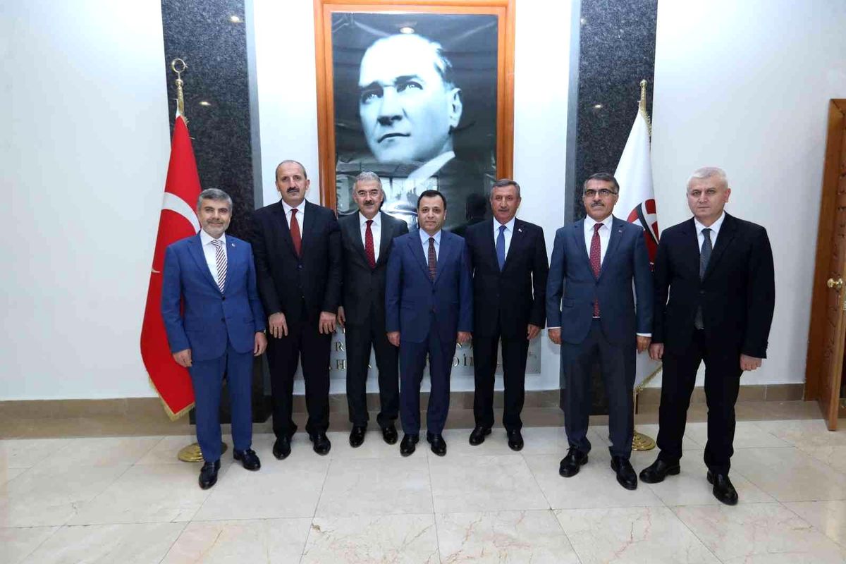 Anayasa Mahkemesi Başkanı Arslan, Vali Ayyıldız ve Başsavcı İrcal'ı ziyaret etti