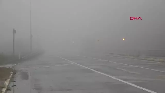 Bolu Dağı'nda sis ve yağmur, ulaşımda aksamalara neden oldu