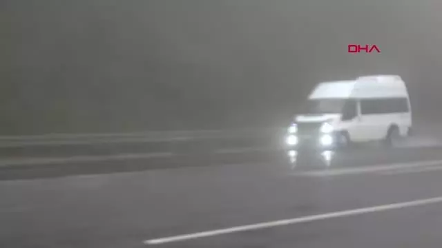 Bolu Dağı'nda sis ve yağmur, ulaşımda aksamalara neden oldu