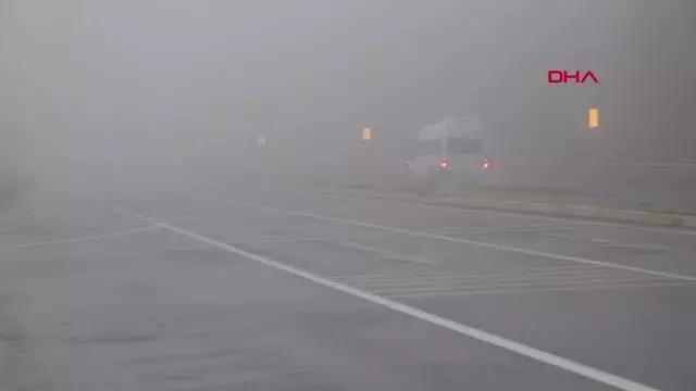 Bolu Dağı'nda sis ve yağmur, ulaşımda aksamalara neden oldu