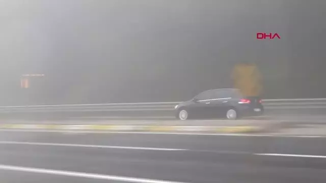 Bolu Dağı'nda sis ve yağmur, ulaşımda aksamalara neden oldu