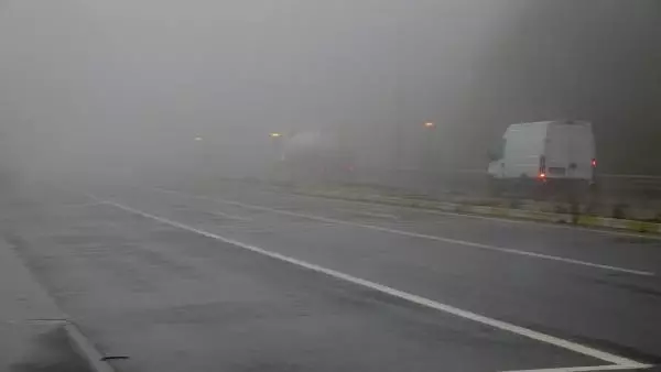 Bolu Dağı'nda sis ve yağmur, ulaşımda aksamalara neden oldu