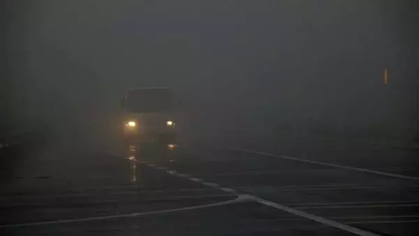 Bolu Dağı'nda sis ve yağmur, ulaşımda aksamalara neden oldu