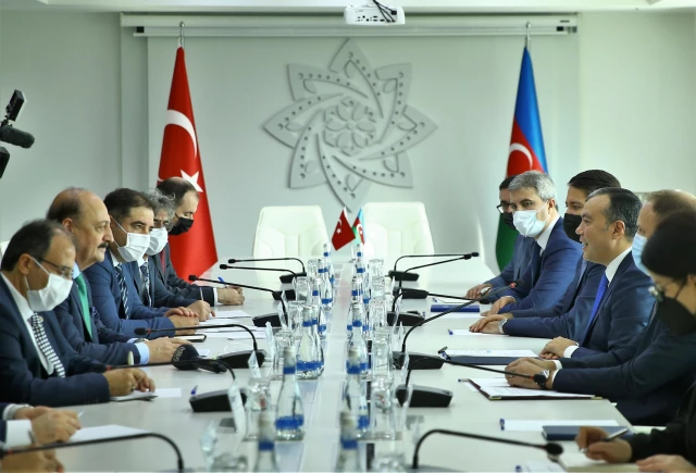Çalışma ve Toplumsal Güvenlik Bakanı Alım, Azerbaycanlı mevkidaşı Babayev ile görüştü