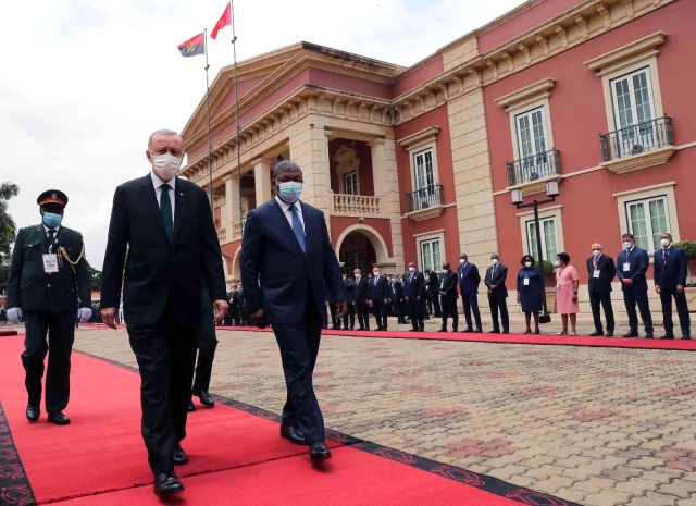 Cumhurbaşkanı Erdoğan, Angola'da resmi merasim ile karşılandı