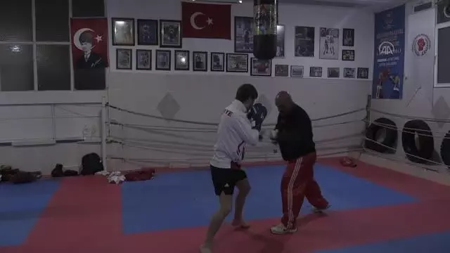 Dünya ikincisi milli sporcu, gözünü Kick Boks Avrupa Şampiyonası'na dikti