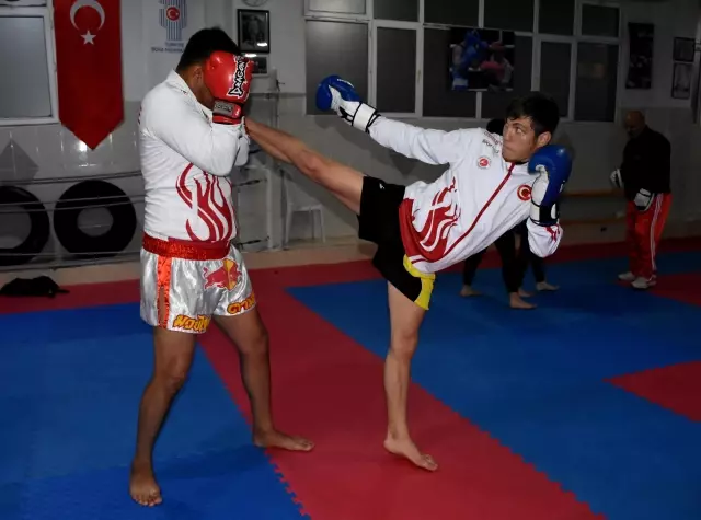 Dünya ikincisi milli sporcu, gözünü Kick Boks Avrupa Şampiyonası'na dikti
