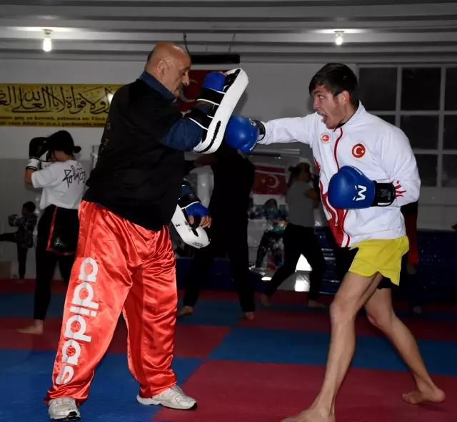 Dünya ikincisi milli sporcu, gözünü Kick Boks Avrupa Şampiyonası'na dikti