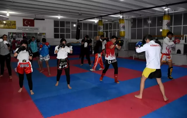 Dünya ikincisi milli sporcu, gözünü Kick Boks Avrupa Şampiyonası'na dikti