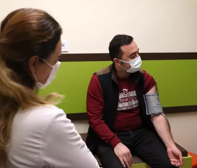 TURKOVAC Faz-3 çalışması kapsamında gönüllüler aşılanıyor