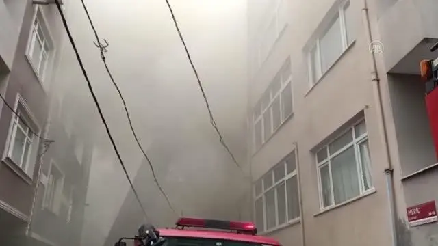 Son Dakika | Gaziosmanpaşa'da binanın çatı katında çıkan yangın söndürüldü