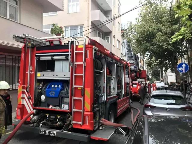 Gaziosmapaşa'da yangın paniği: Dumandan göz gözü görmedi