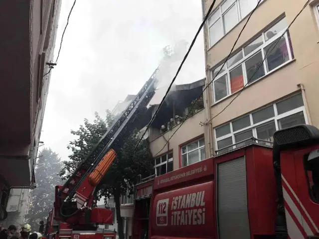 Gaziosmapaşa'da yangın paniği: Dumandan göz gözü görmedi