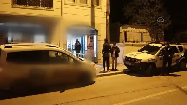 Hırsızlık zanlısı marketi soyduktan sonra kapının camını kırarak kaçtı