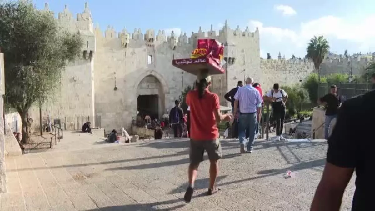 İsrail güçleri Kudüs'te bazı Filistinlileri darbetti, 2 gazeteciyi gözaltına aldı