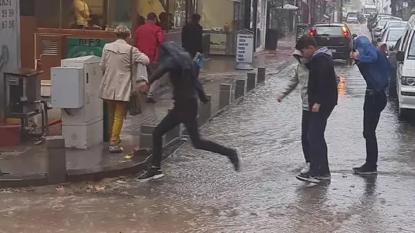İzmit'te sağanak