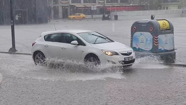 İzmit'te sağanak