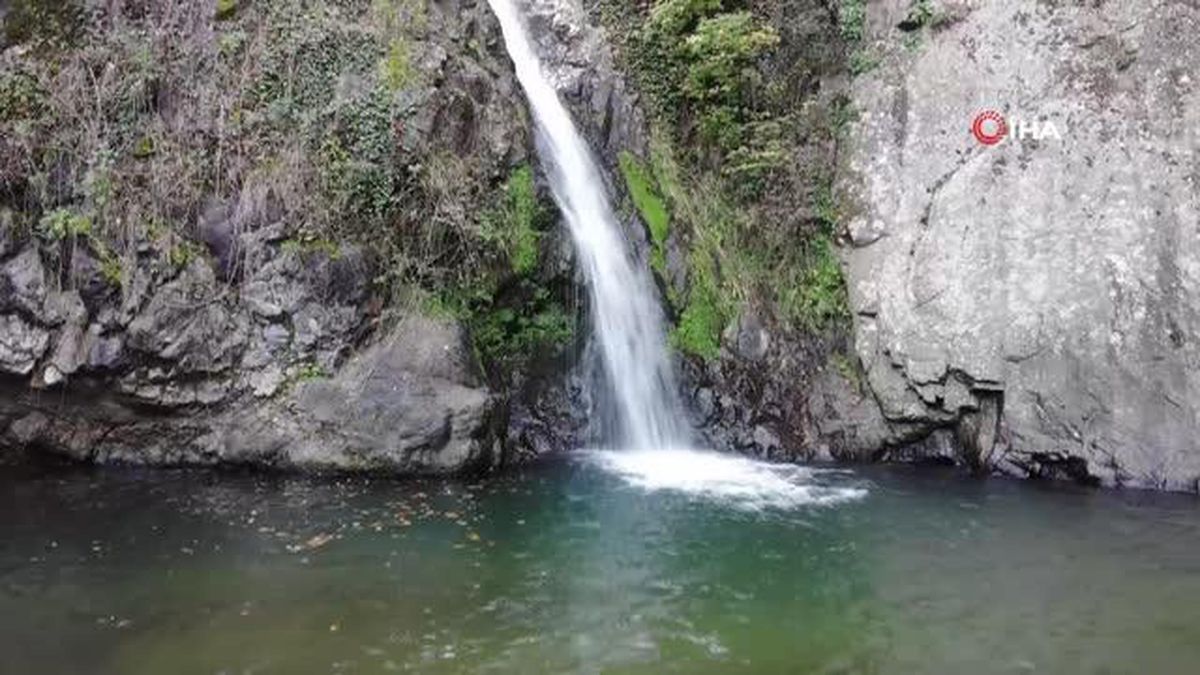 Kadıncık Şelalesi'nde sonbahar güzelliği