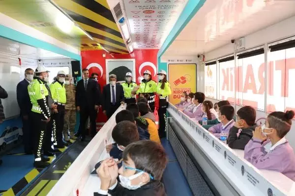 Mobil Trafik Eğitim TIR'ı Van'da