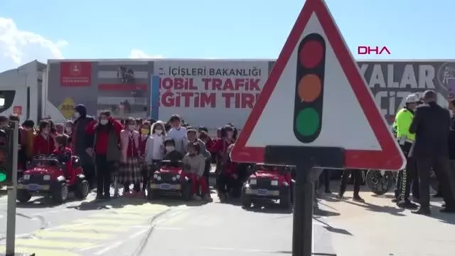 MOBİL TRAFİK EĞİTİM TIR'I VAN'DA
