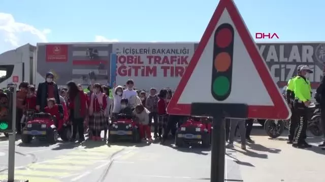 MOBİL TRAFİK EĞİTİM TIR'I VAN'DA
