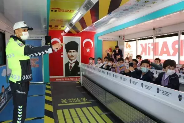 Mobil Trafik Eğitim TIR'ı Van'da