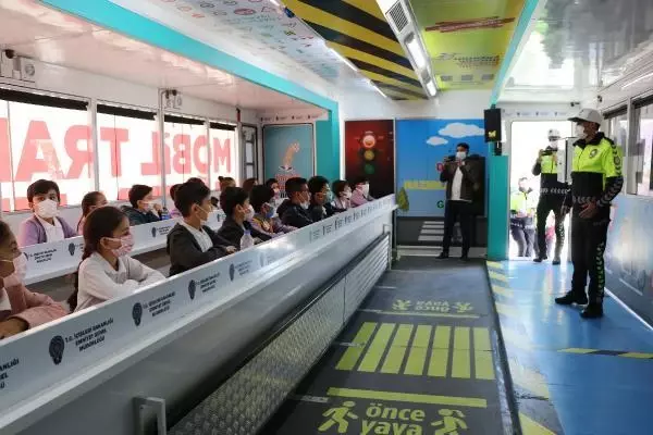 Mobil Trafik Eğitim TIR'ı Van'da