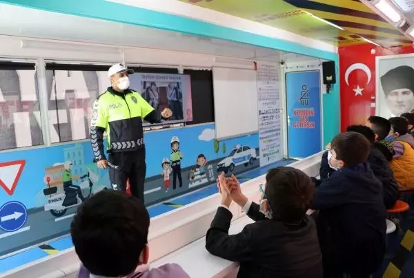 Mobil Trafik Eğitim TIR'ı Van'da