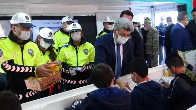 Mobil trafik eğitim tırı Van'da