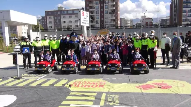 Mobil trafik eğitim tırı Van'da