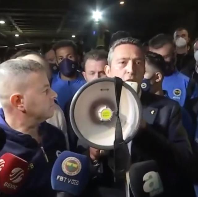 Ali Koç, Mesut Özil ve Altay, megafonla taraftarlara seslendi! Tek tek kelam verdiler