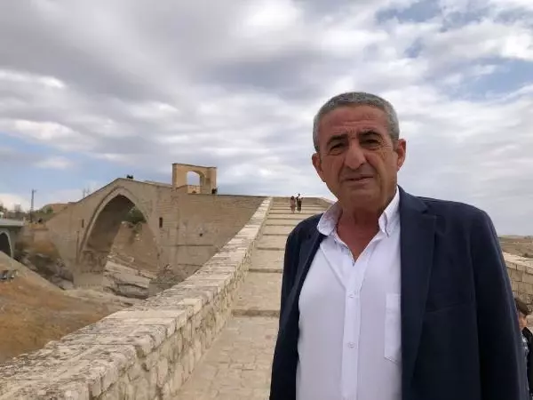 TARİHİ KÖPRÜNÜN YANINA SONRADAN İNŞA EDİLEN KÖPRÜNÜN KALDIRILMASINI İSTİYORLAR