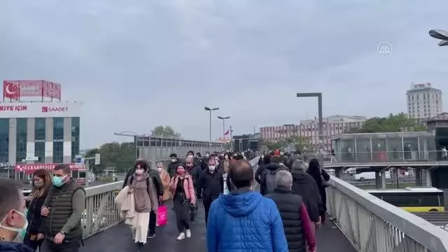 İstanbul haftaya trafik yoğunluğuyla başladı