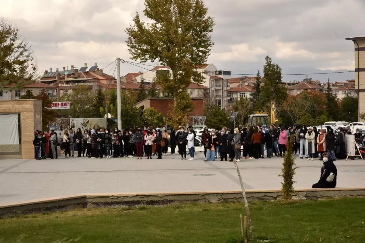 Vali Işık Genç Öğretmenin Cenaze Törenine Katıldı