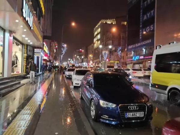 Van'da sağanak yağış etkili oldu