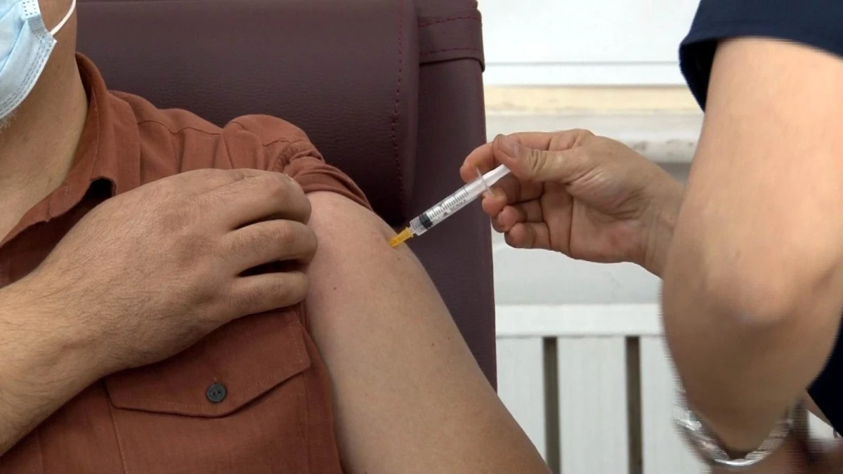 Yerli korona virüs aşısı TURKOVAC'ın hatırlatma dozu ERÜ'de uygulandı