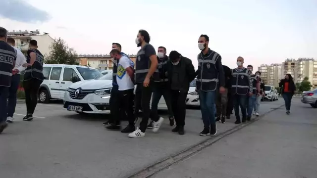 Antalya'da suç örgütü operasyonunda 14 kişi yakalandı